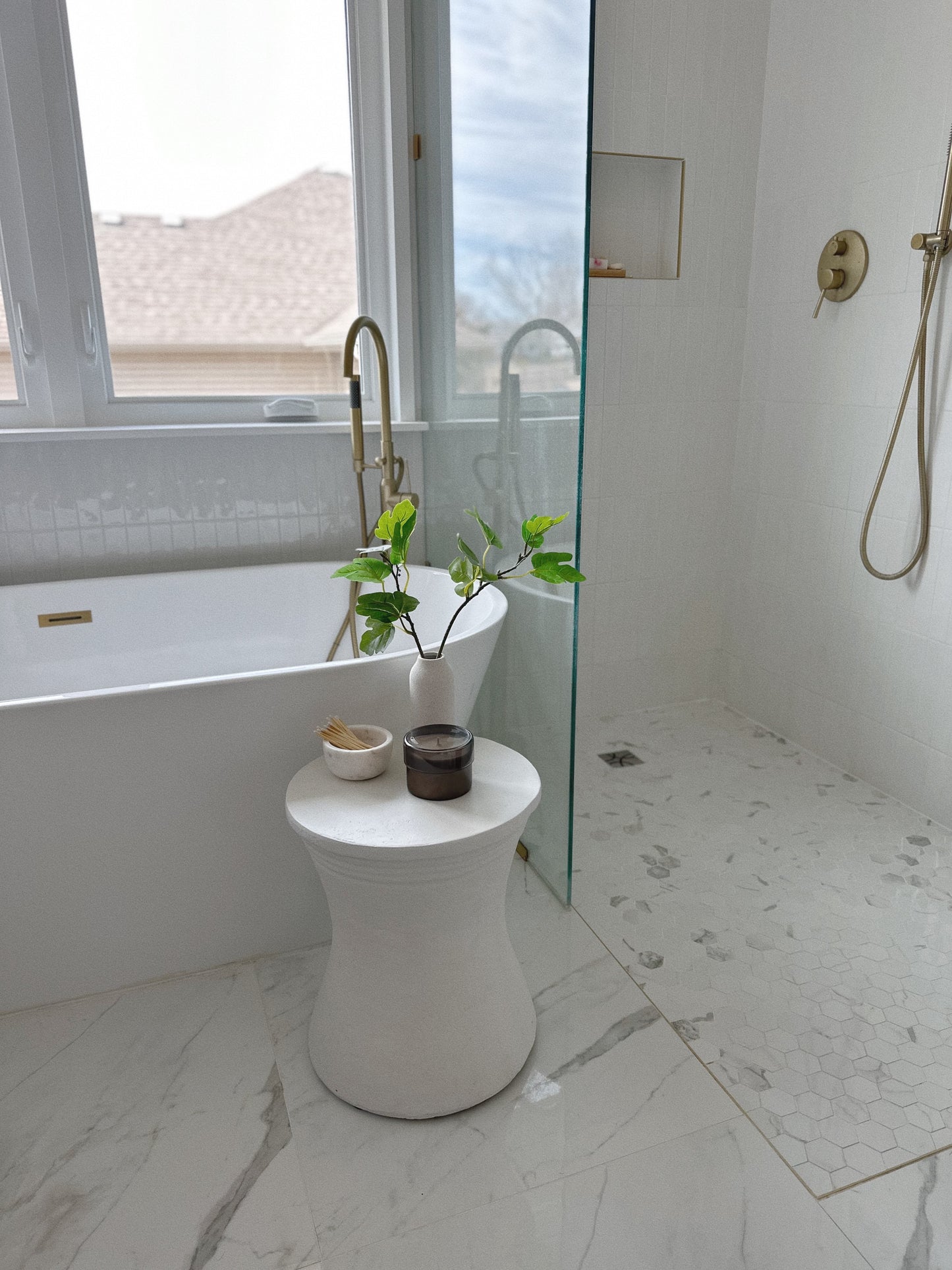 Translucent Black Glass Candle with Lid